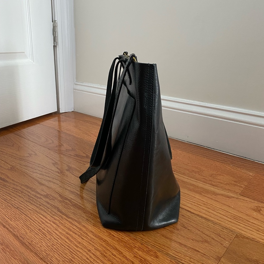 Madewell Medium Transport Tote Crossbody in Black - Picture 3 of 9